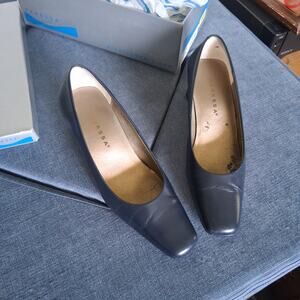 Caressa Lavish Navy Leather Square Toe Pumps 6.5
